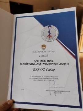 Prejemnika spominskega znaka za požrtvovalnost RKS OZ Laško in Matjaž Pikl 1